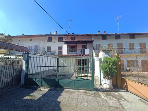 casa semindipendente in vendita a Chivasso in zona Castelrosso