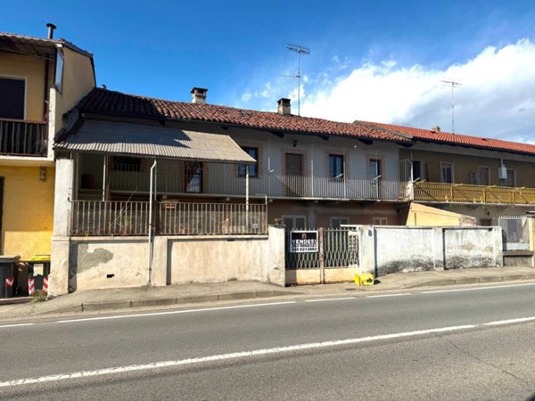 casa indipendente in vendita a Chivasso in zona Castelrosso