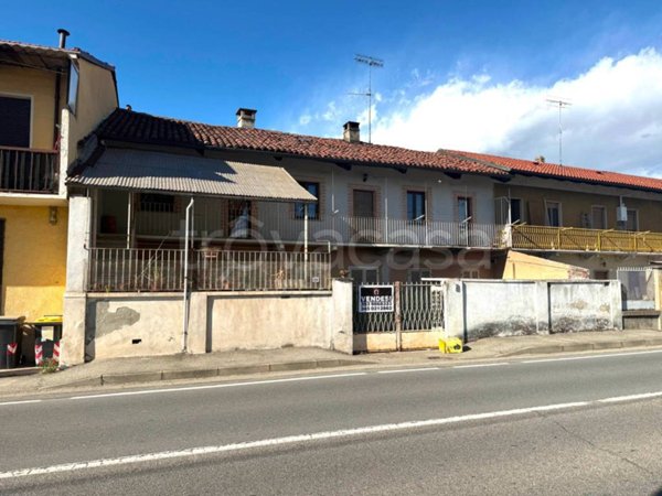 casa indipendente in vendita a Chivasso in zona Castelrosso