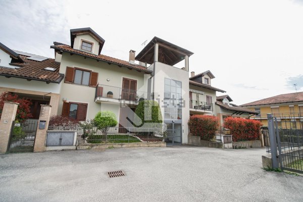 appartamento in vendita a Chivasso in zona Castelrosso