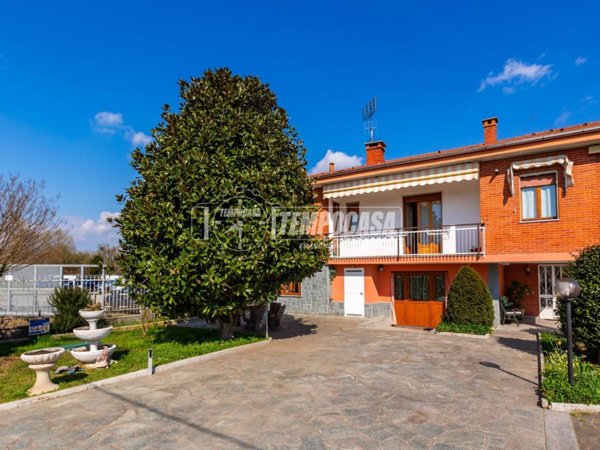 casa indipendente in vendita a Chivasso in zona Pratoregio
