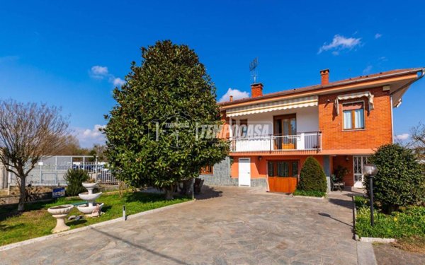 casa indipendente in vendita a Chivasso in zona Pratoregio