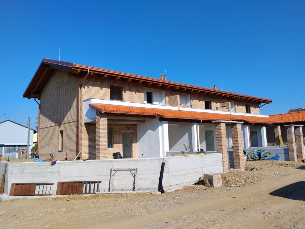 casa indipendente in vendita a Chivasso in zona Torassi