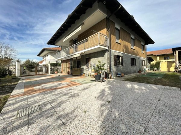 casa indipendente in vendita a Chivasso in zona Pratoregio