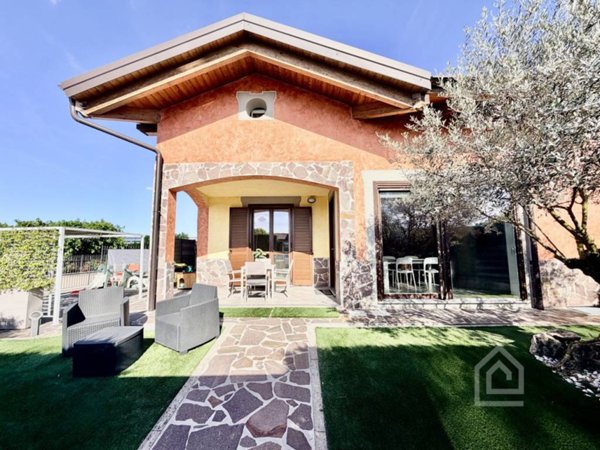 casa indipendente in vendita a Chivasso in zona Torassi
