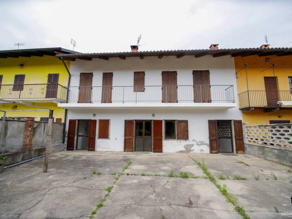 casa indipendente in vendita a Chivasso in zona Castelrosso