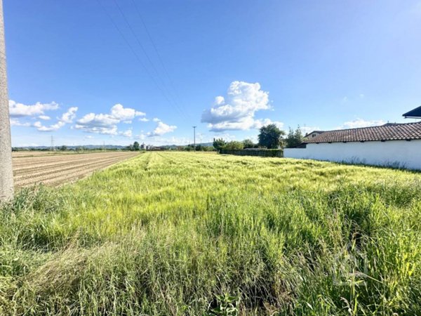 terreno edificabile in vendita a Chivasso in zona Boschetto