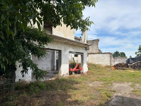 casale in vendita a Chivasso in zona Boschetto