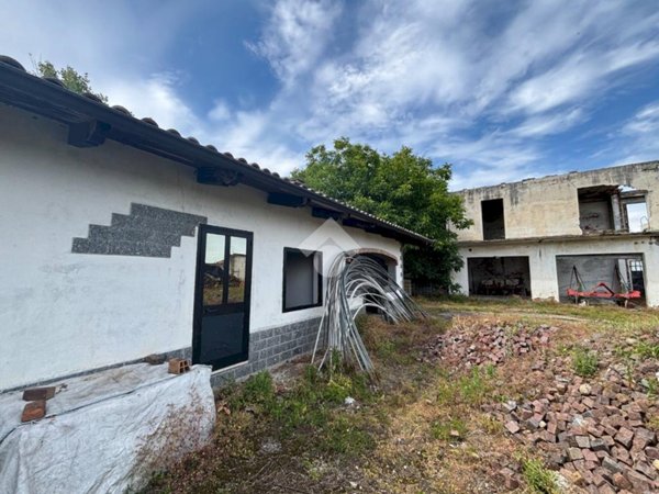 casale in vendita a Chivasso in zona Boschetto