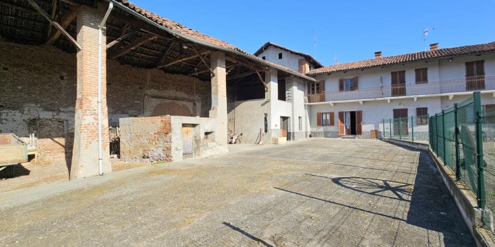casa indipendente in vendita a Chivasso in zona Castelrosso