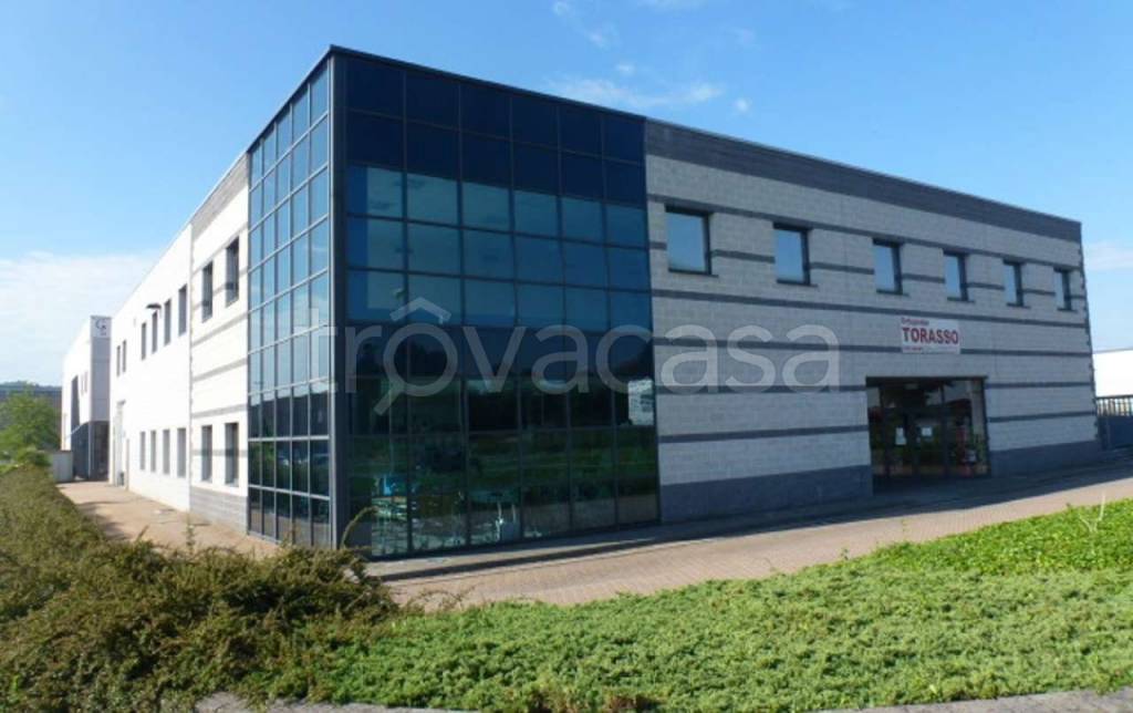 locale commerciale in vendita a Chivasso