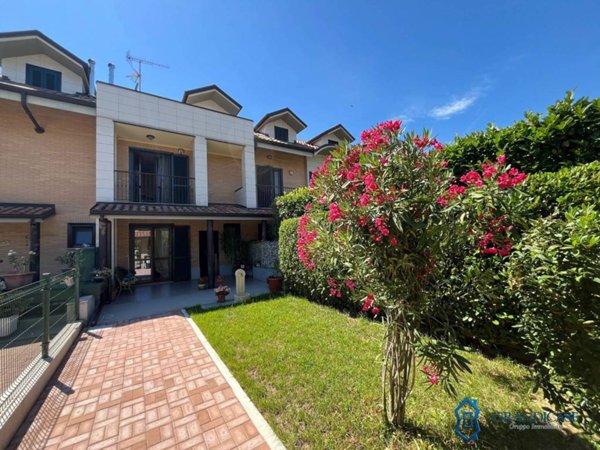 casa indipendente in vendita a Chivasso in zona Borghetto