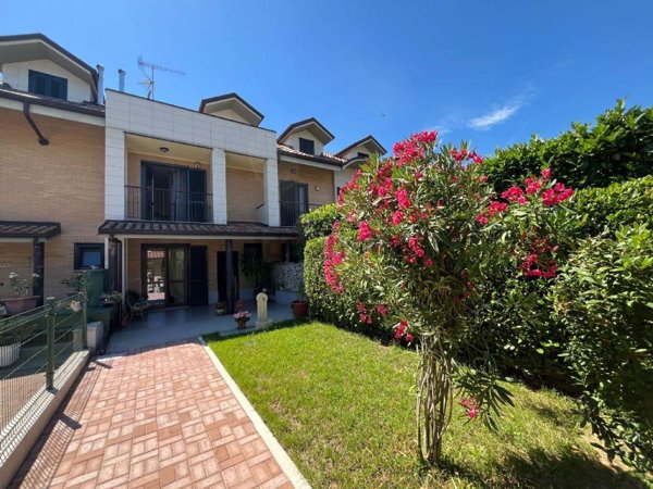 casa indipendente in vendita a Chivasso in zona Borghetto