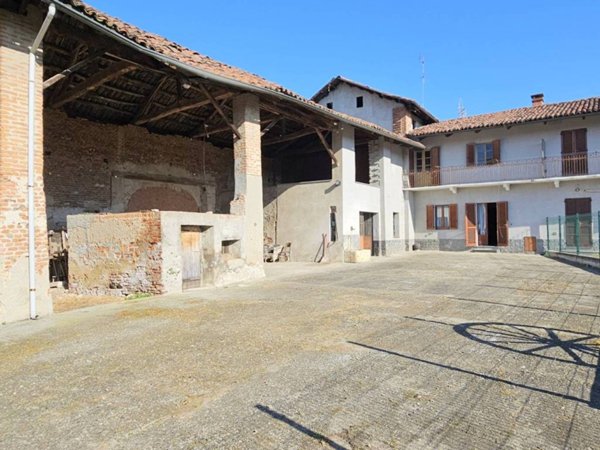 casa indipendente in vendita a Chivasso in zona Castelrosso