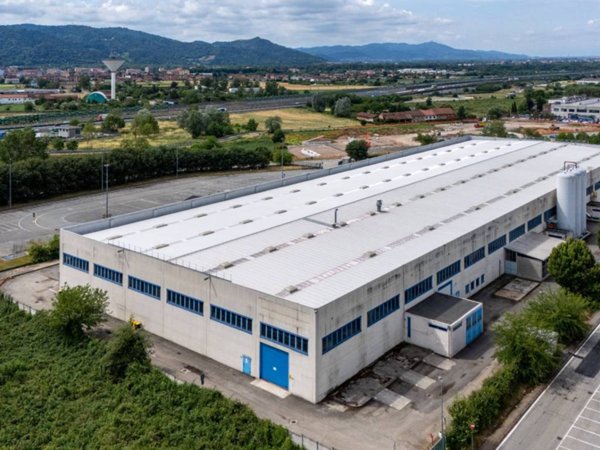 locale commerciale in vendita a Chivasso in zona Mosche