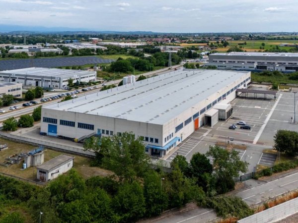 locale commerciale in vendita a Chivasso in zona Mosche