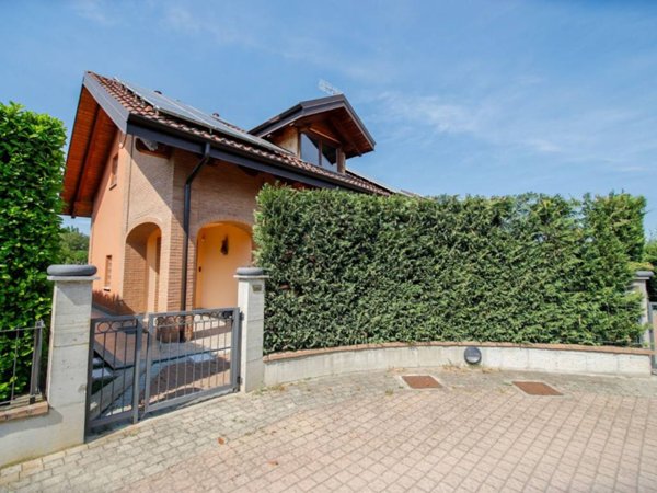 casa indipendente in vendita a Chivasso in zona Mosche
