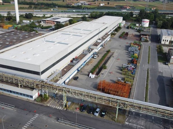 locale commerciale in vendita a Chivasso