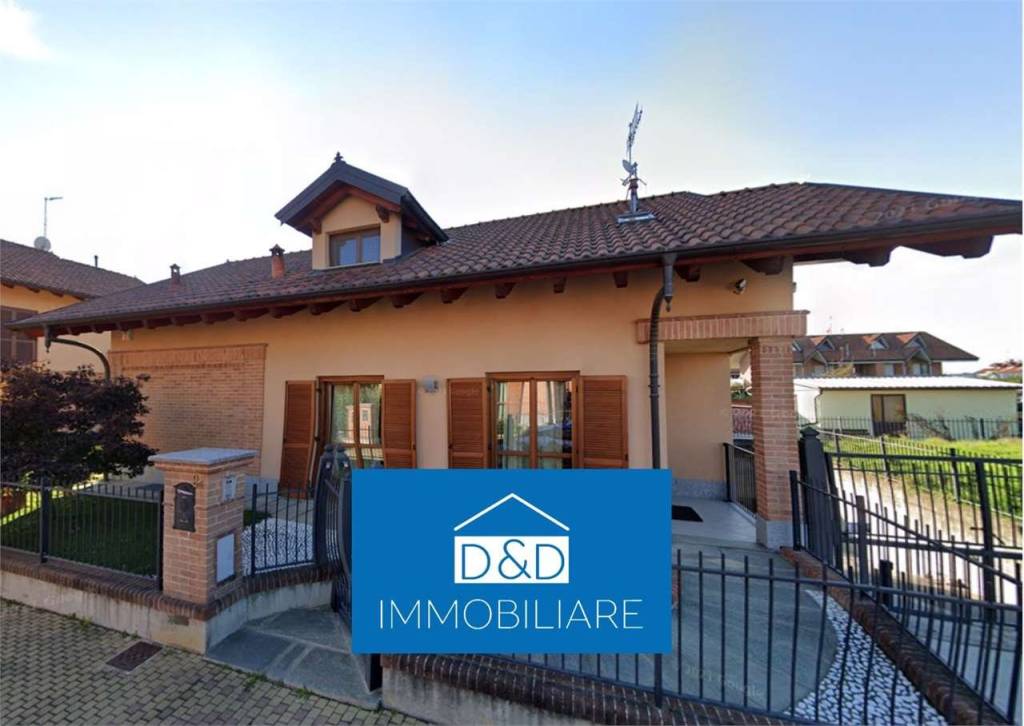 casa indipendente in vendita a Chivasso in zona Castelrosso