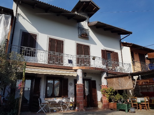 casa indipendente in vendita a Chivasso in zona Mosche