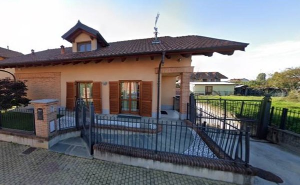 casa indipendente in vendita a Chivasso in zona Castelrosso
