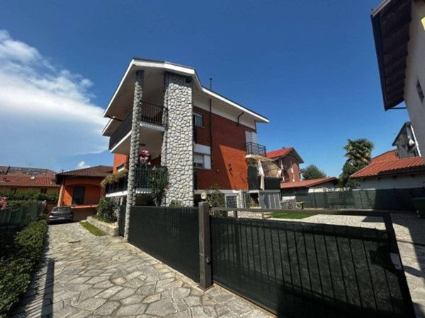 casa indipendente in vendita a Chivasso in zona Castelrosso