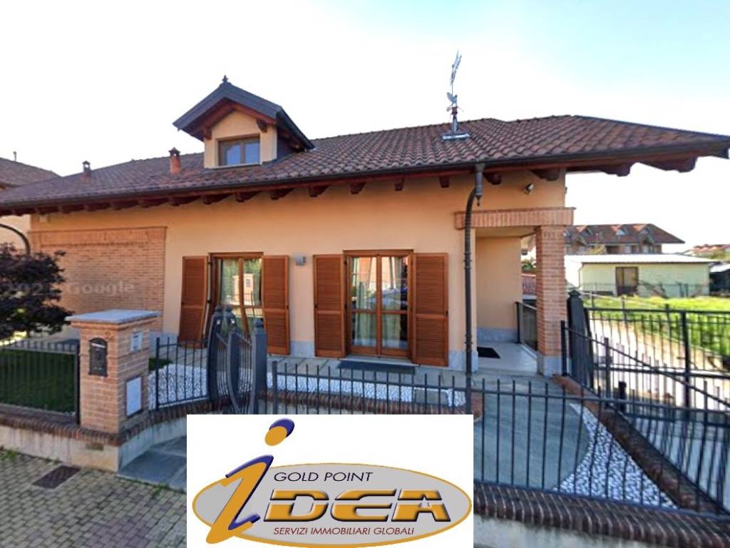 casa indipendente in vendita a Chivasso in zona Castelrosso