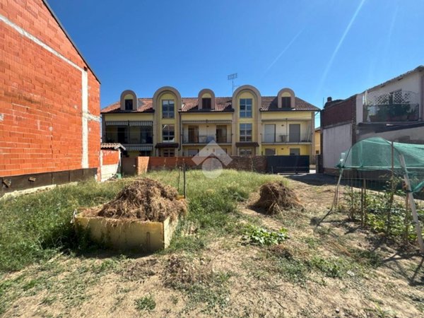 terreno edificabile in vendita a Chivasso in zona Castelrosso