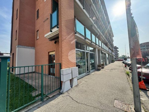 negozio in vendita a Chivasso in zona Castelrosso