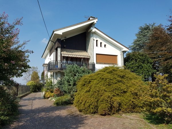 casa indipendente in vendita a Chivasso in zona Castelrosso