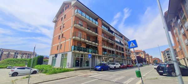 locale commerciale in vendita a Chivasso