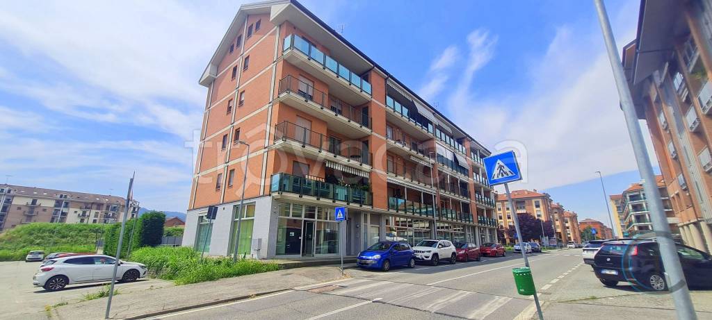 locale commerciale in vendita a Chivasso