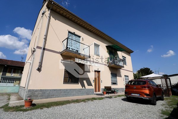 appartamento in vendita a Chivasso in zona Castelrosso