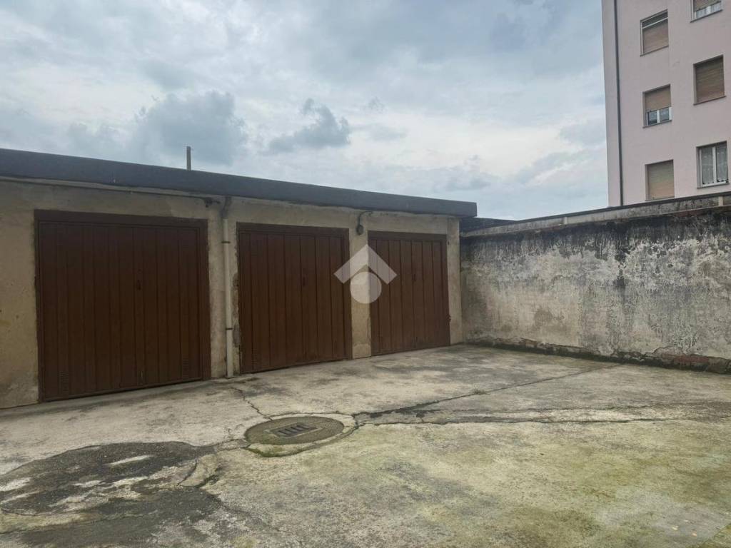 box auto in vendita a Chivasso in zona Castelrosso