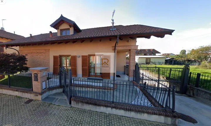 casa indipendente in vendita a Chivasso in zona Castelrosso