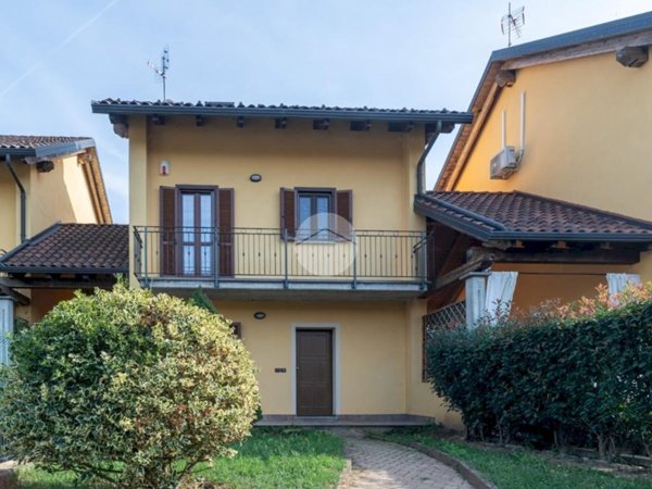 casa indipendente in vendita a Chivasso in zona Montegiove