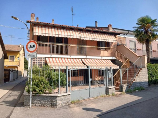 casa indipendente in vendita a Chivasso in zona Castelrosso