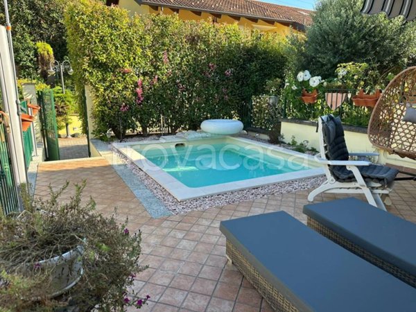 casa indipendente in vendita a Chivasso in zona Castelrosso