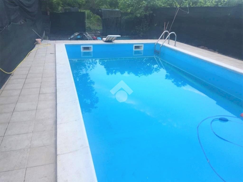 casa semindipendente in vendita a Chivasso in zona Pratoregio