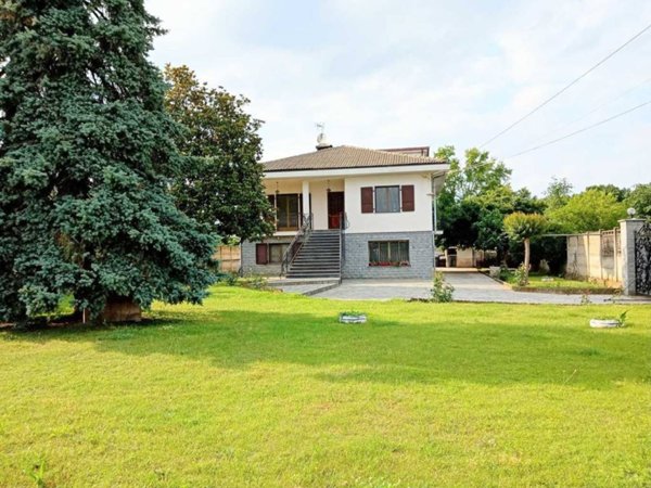 casa indipendente in vendita a Chivasso in zona Boschetto