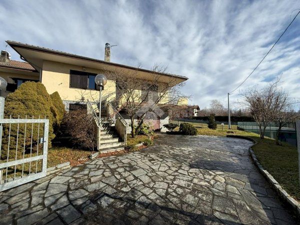 casa indipendente in vendita a Cintano