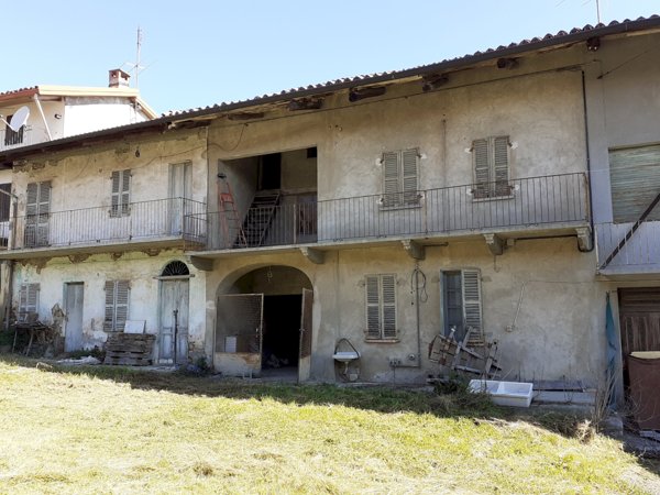 casale in vendita a Cinzano