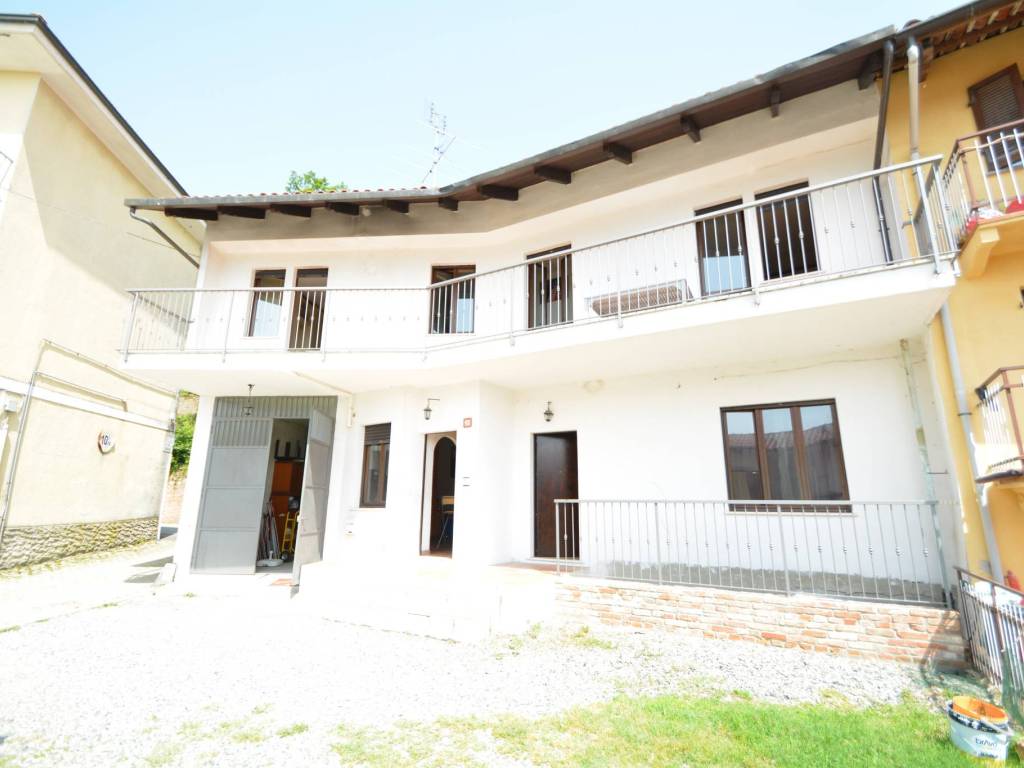 casa indipendente in vendita a Cinzano