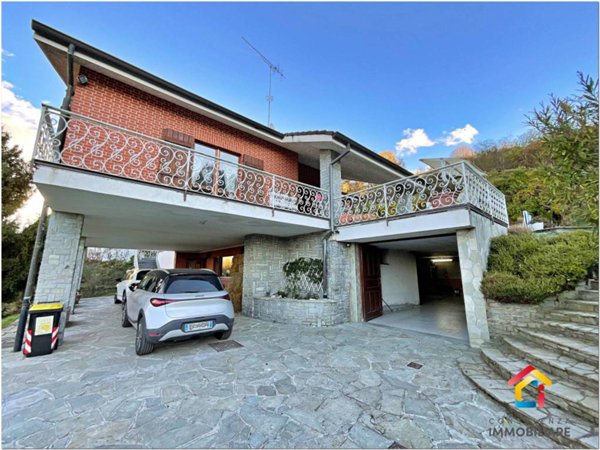 casa indipendente in vendita a Cinzano