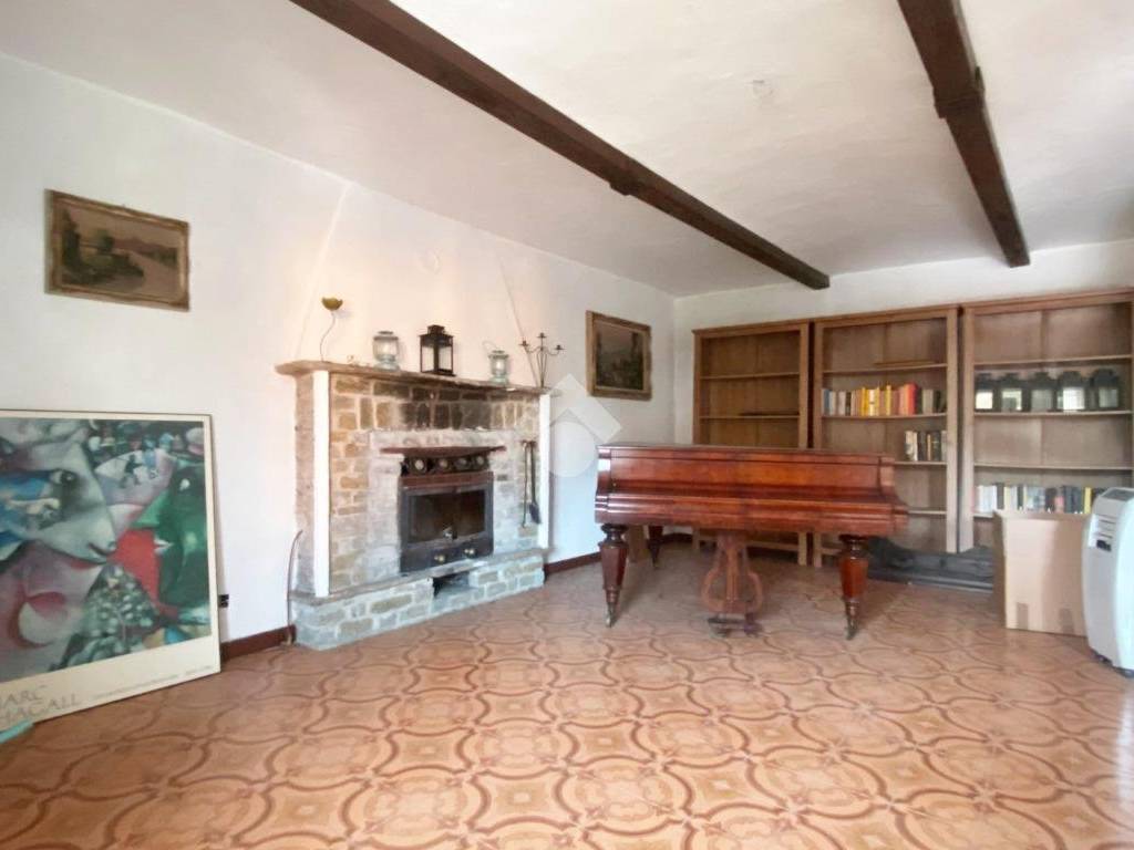 casa semindipendente in vendita a Cinzano