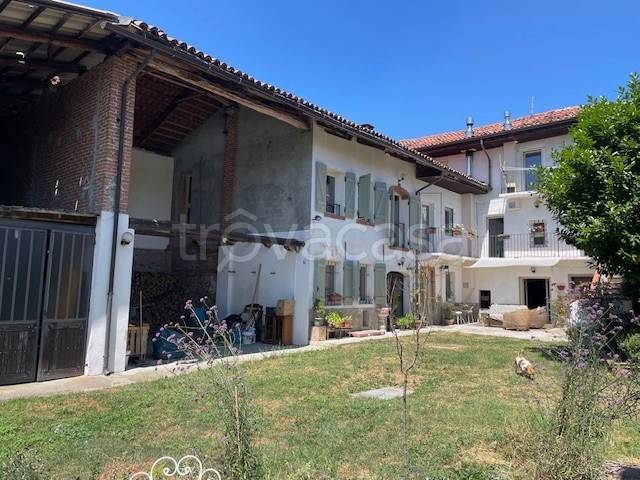 casa indipendente in vendita a Cinzano