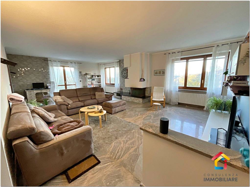 casa indipendente in vendita a Cinzano