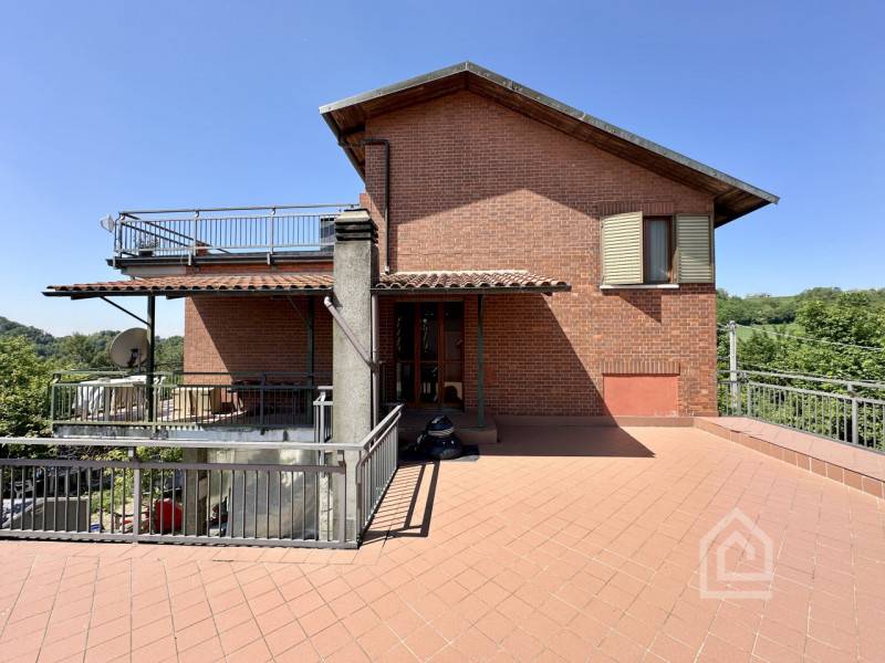 casa indipendente in vendita a Cinzano