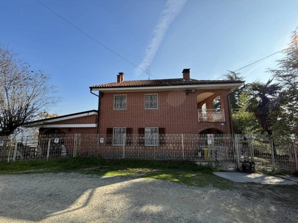 casa indipendente in vendita a Cinzano