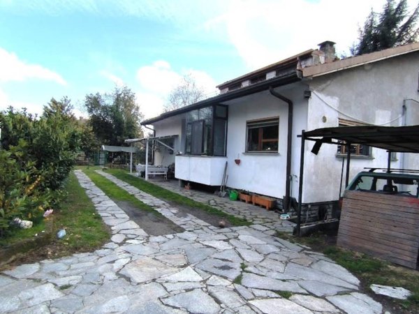 casa indipendente in vendita a Cinzano